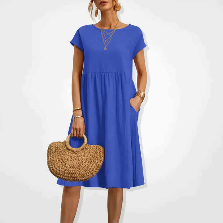 Elegant zomerjurkje voor dames met empire-silhouet, korte mouwen en een luchtige rok, ideaal voor warme dagen en veelzijdig in stijl.