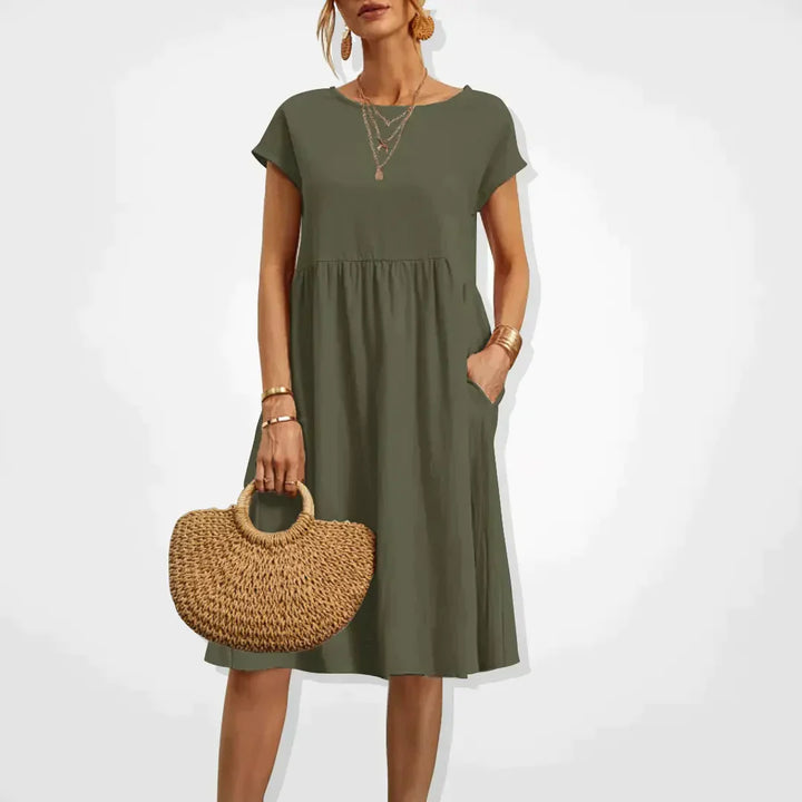 Elegant zomerjurkje voor dames met empire-silhouet, korte mouwen en een luchtige rok, ideaal voor warme dagen en veelzijdig in stijl.