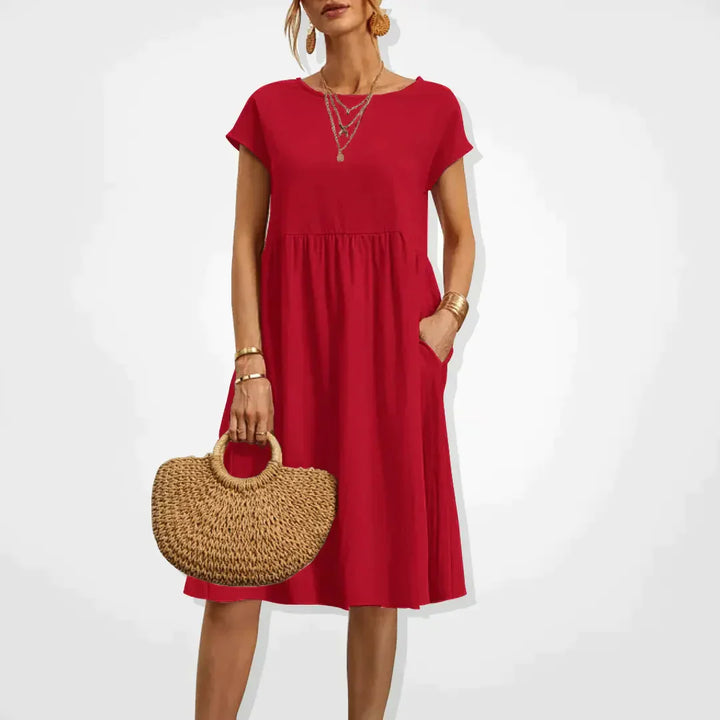 Elegant zomerjurkje voor dames met empire-silhouet, korte mouwen en een luchtige rok, ideaal voor warme dagen en veelzijdig in stijl.