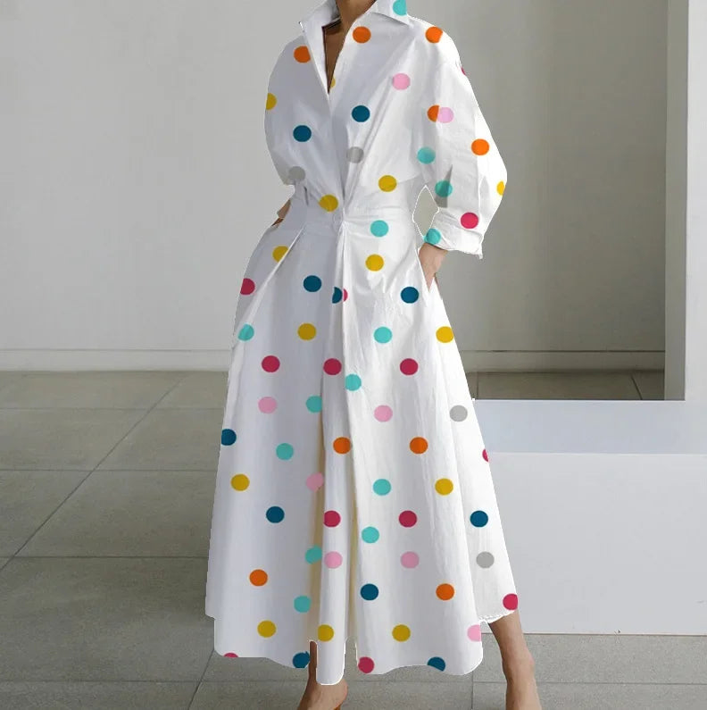 Elegant dames zomerjurk met V-hals, midi-lengte in vloeiende stof, ideaal voor cocktailparty's en formele gelegenheden