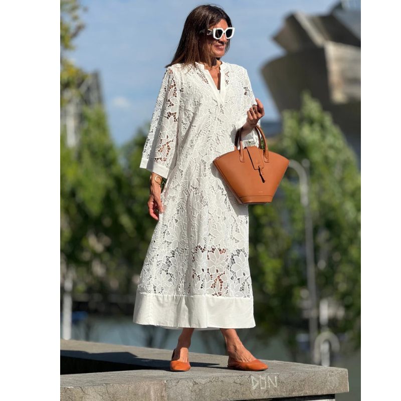 Elegante kanten jurk voor dames met 3/4 mouwen, A-lijn model, verfijnde kanten patronen, ideaal voor bruiloften en formele evenementen.