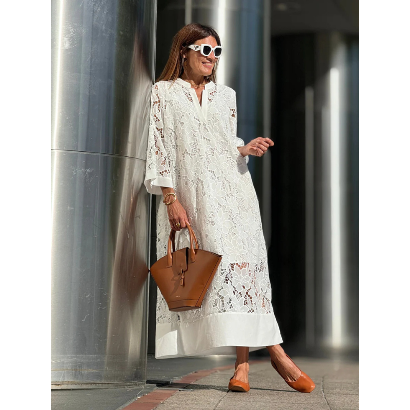 Elegante kanten jurk voor dames met 3/4 mouwen, A-lijn model, verfijnde kanten patronen, ideaal voor bruiloften en formele evenementen.