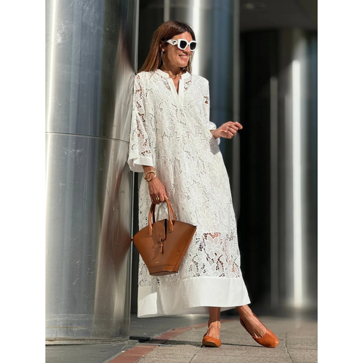 Elegante kanten jurk voor dames met 3/4 mouwen, A-lijn model, verfijnde kanten patronen, ideaal voor bruiloften en formele evenementen.