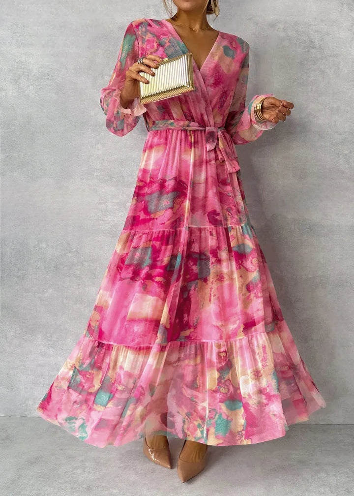Elegante dames wikkeljurk met levendige bloemenprint en lange mouwen, maxi-lengte, perfect voor speciale gelegenheden.