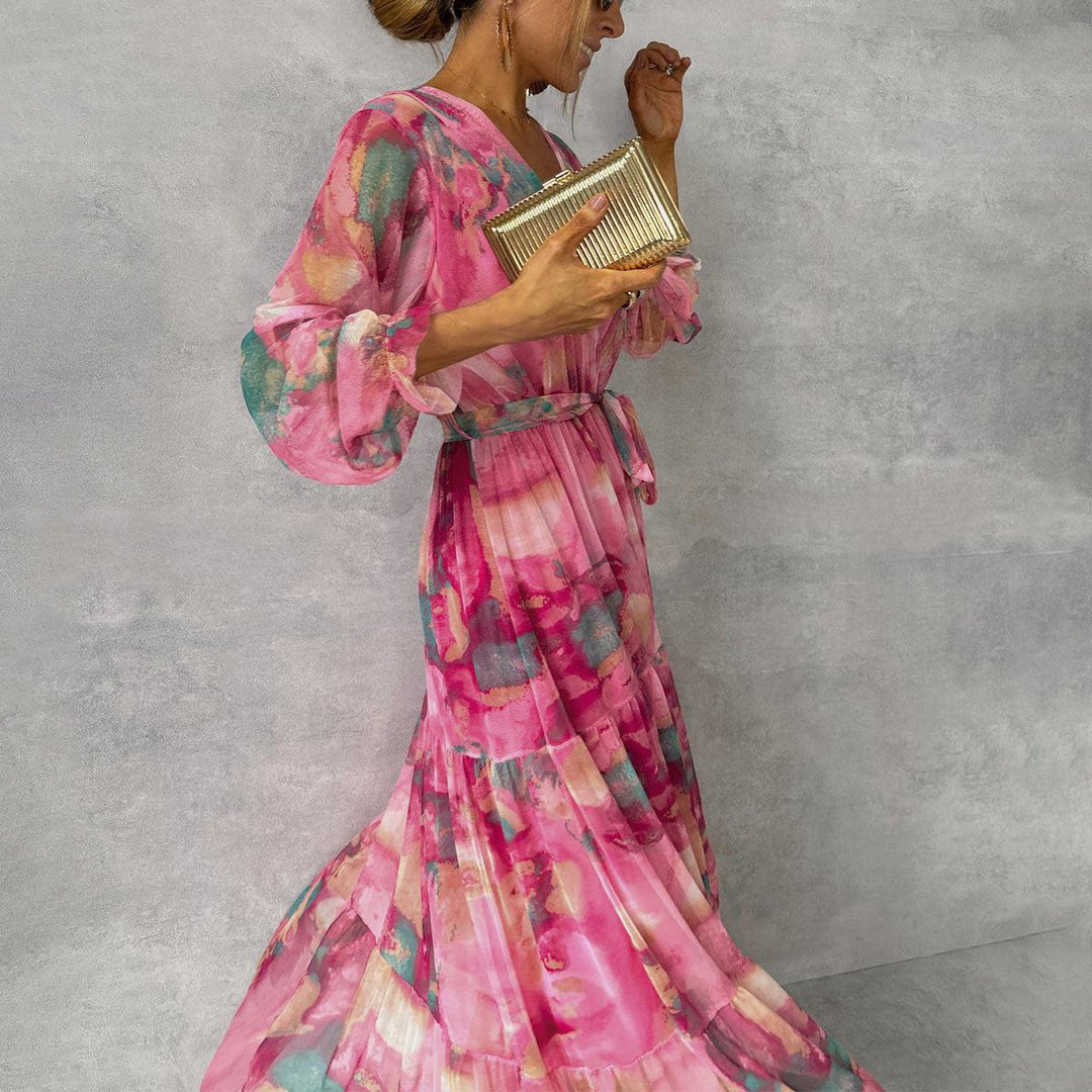 Elegante dames wikkeljurk met levendige bloemenprint en lange mouwen, maxi-lengte, perfect voor speciale gelegenheden.