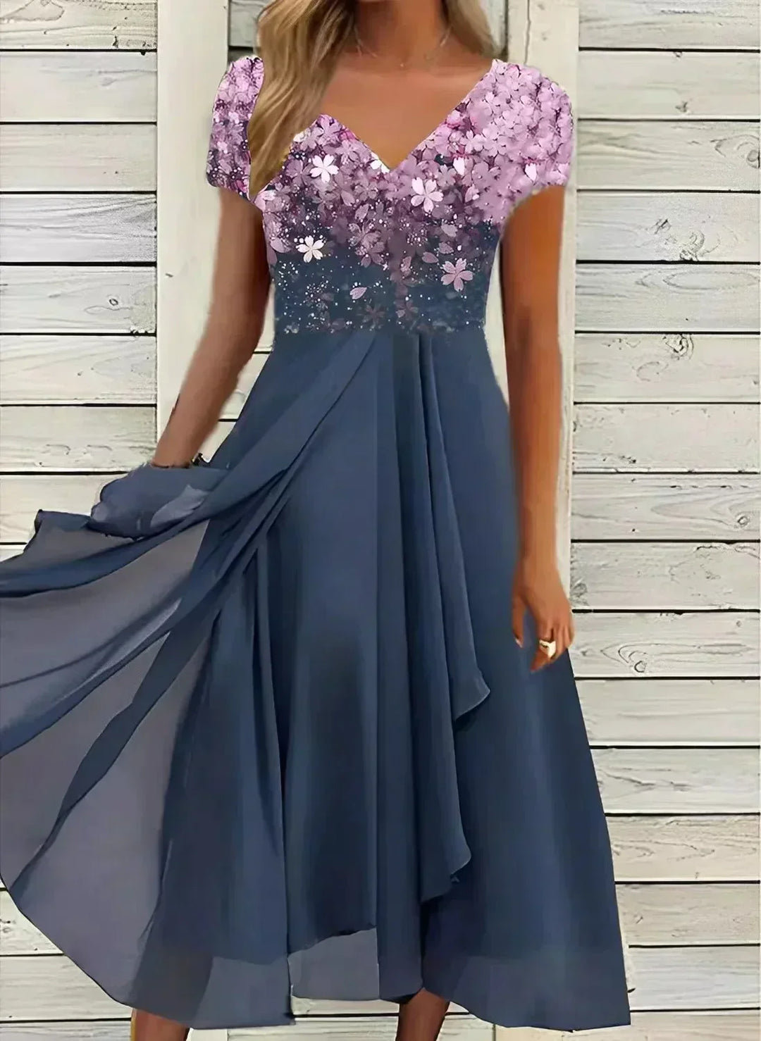 Elegant dames midi-jurk met bloemenprint, sierlijk ontwerp, flatterende pasvorm, ideaal voor speciale gelegenheden.