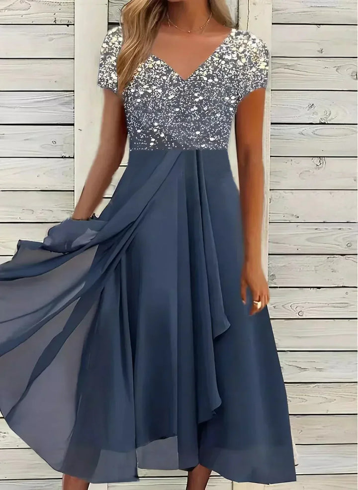 Elegant dames midi-jurk met bloemenprint, sierlijk ontwerp, flatterende pasvorm, ideaal voor speciale gelegenheden.