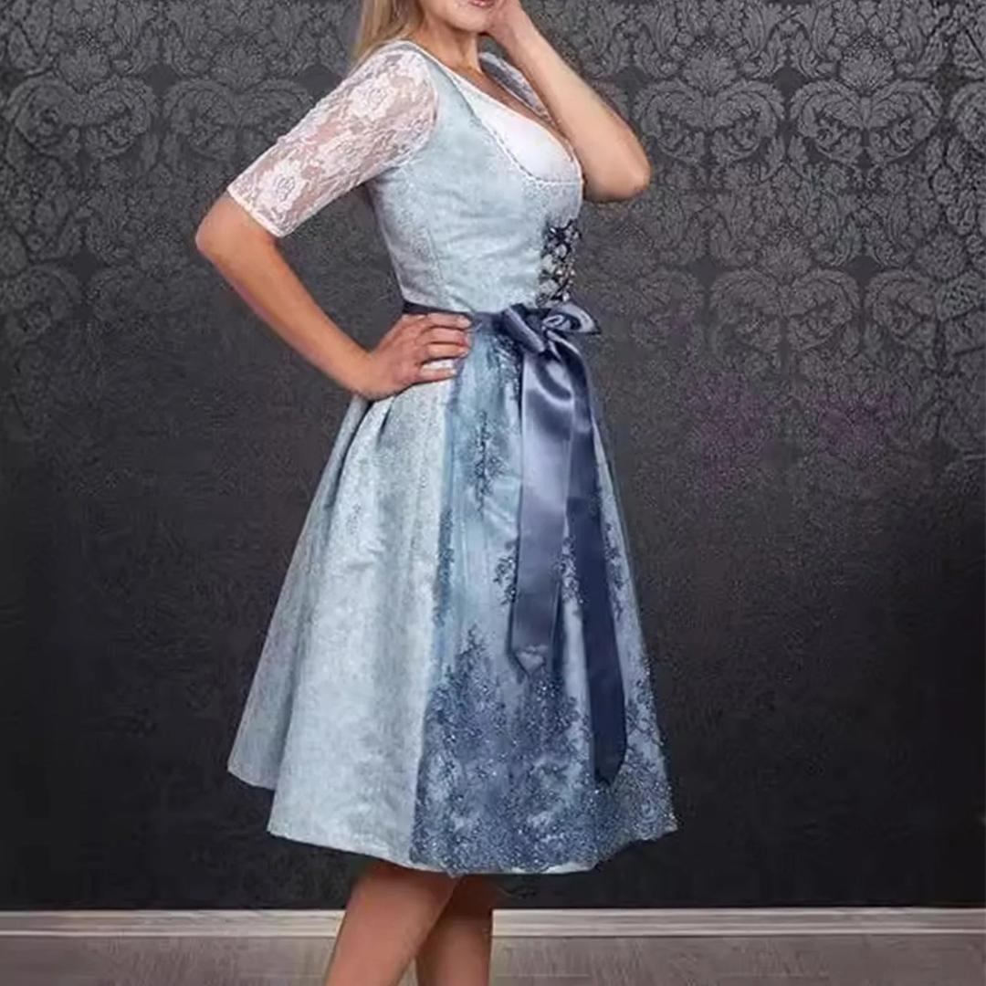 Elegante mouwloze dirndl jurk voor dames. Perfect voor Oktoberfest, benadrukt het vrouwelijke silhouet, traditionele klederdracht in blauw.
