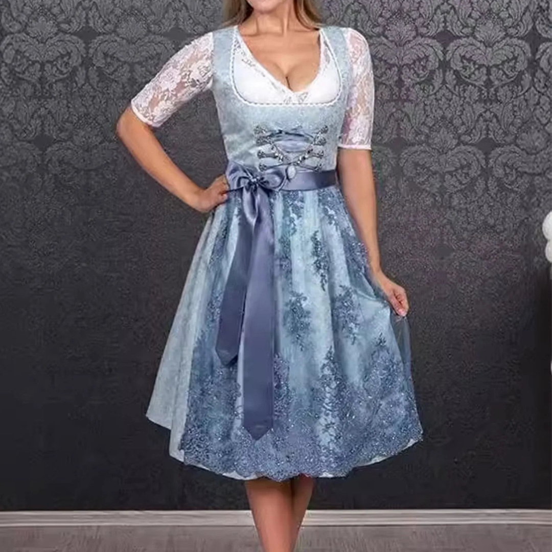 Elegante mouwloze dirndl jurk voor dames. Perfect voor Oktoberfest, benadrukt het vrouwelijke silhouet, traditionele klederdracht in blauw.