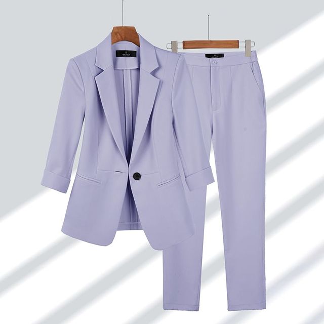 Elegant Elodie Set bestaande uit blazer en broek, in Zwart, tijdloos ontwerp voor zakelijke of formele gelegenheden.