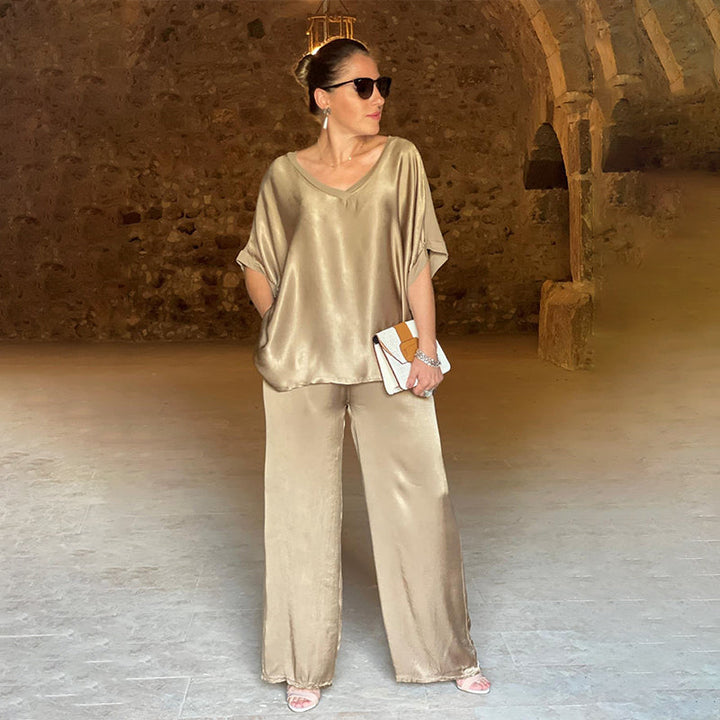 Stijlvolle dames Fiorea set: tweedelige outfit in helder pastel, perfect voor lente en zomer, vooraanzicht.