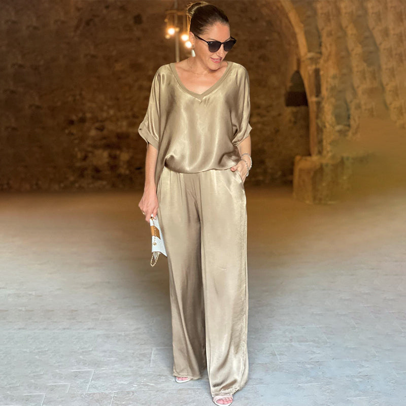 Stijlvolle dames Fiorea set: tweedelige outfit in helder pastel, perfect voor lente en zomer, vooraanzicht.