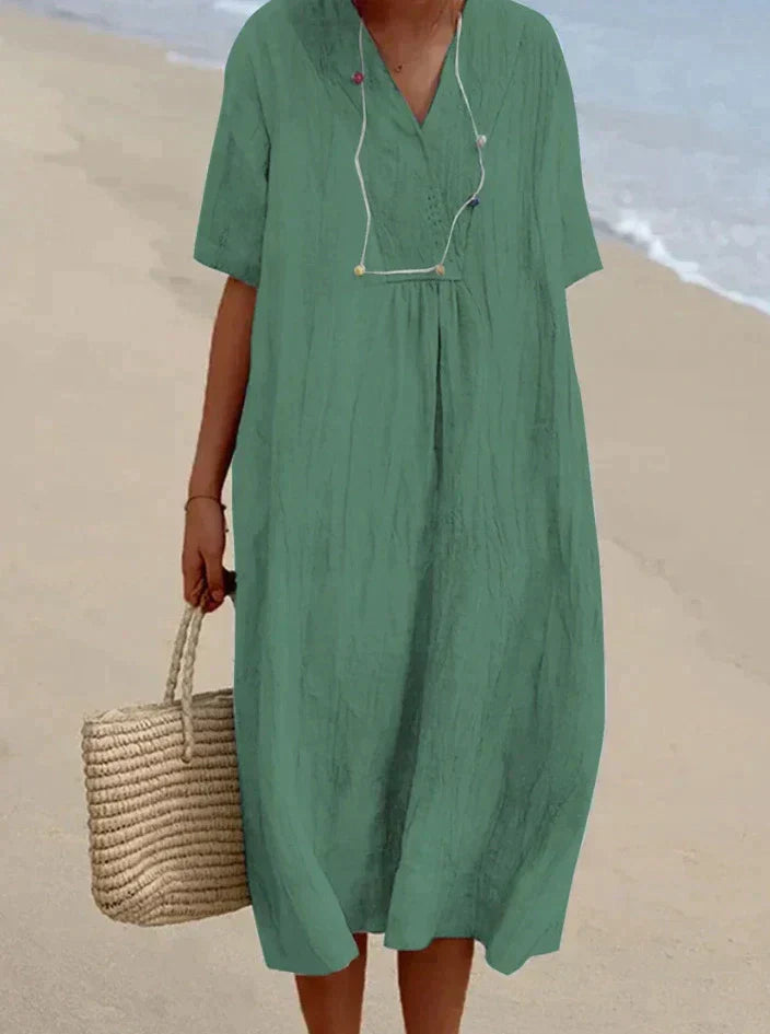 Elegante lichtblauwe zomerjurk van katoen-linnen, V-hals, A-lijn, met strandtas, perfecte zomerse elegantie.