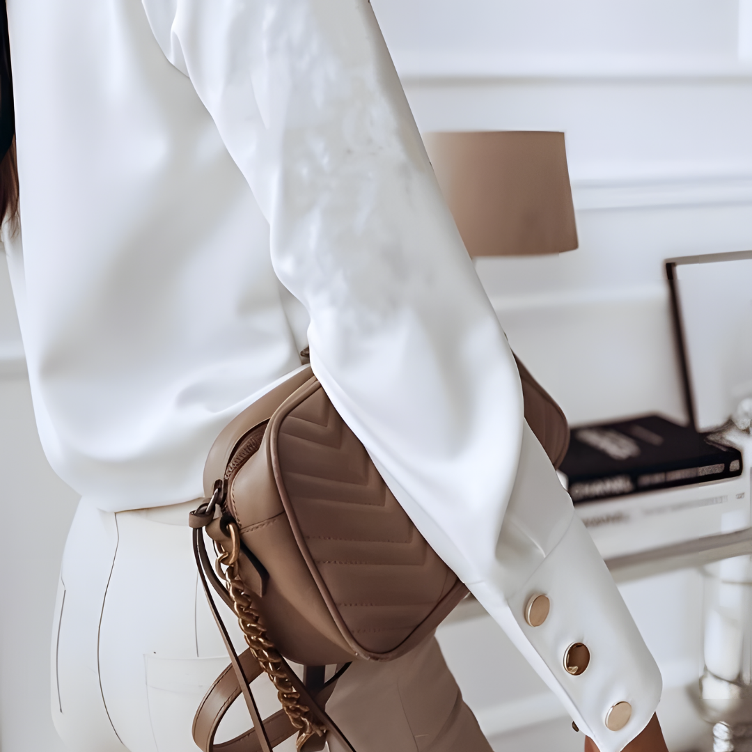 Elegante damesblouse met lange mouwen en knoopsluiting, veelzijdig voor zakelijk en casual, gemaakt van hoogwaardige materialen.