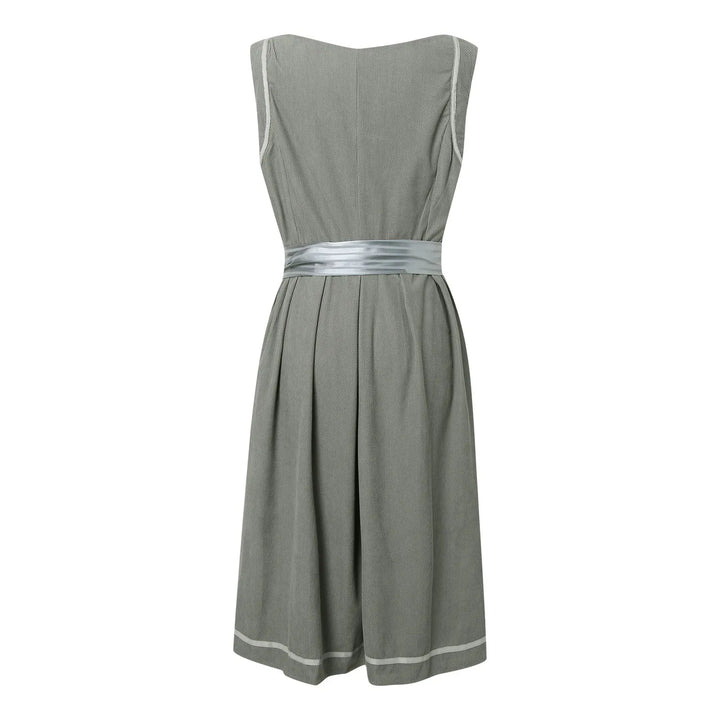 Elegant langmouw dirndl voor dames, midi-lengte, met verfijnd borduurwerk en strikaccent in traditionele stijl