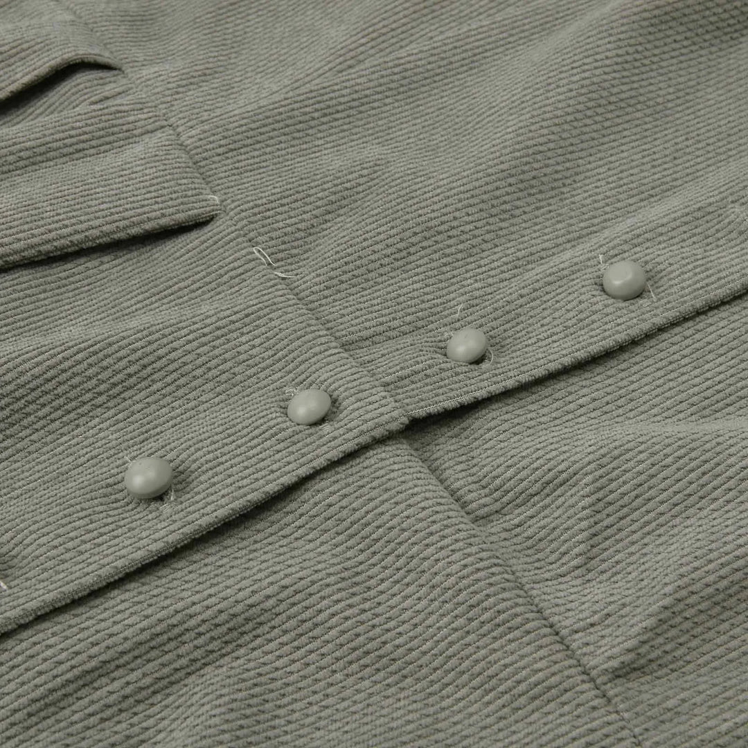 Elegant langmouw dirndl voor dames, midi-lengte, met verfijnd borduurwerk en strikaccent in traditionele stijl