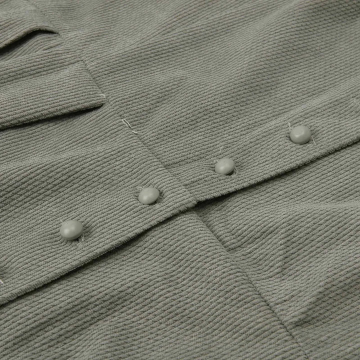 Elegant langmouw dirndl voor dames, midi-lengte, met verfijnd borduurwerk en strikaccent in traditionele stijl