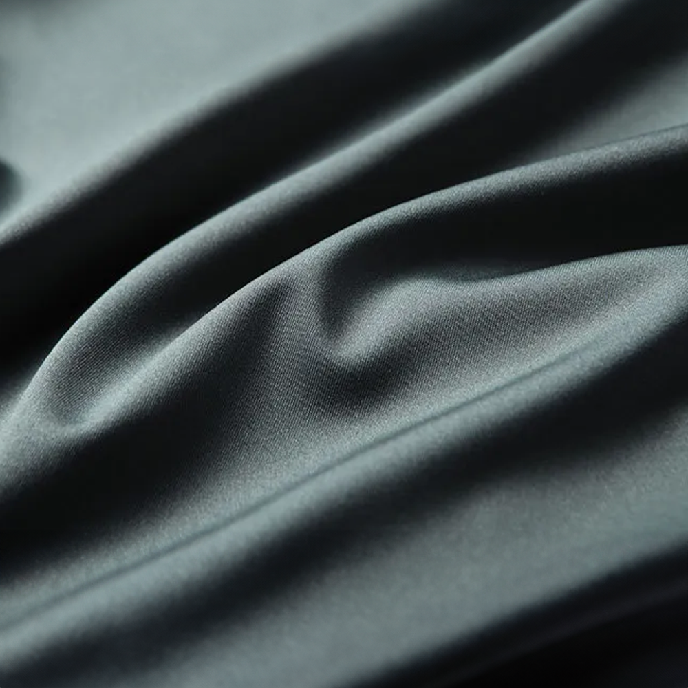 Elegant heren microzijden overhemd met moderne polokraag in verschillende kleuren, luxueus en ademend.