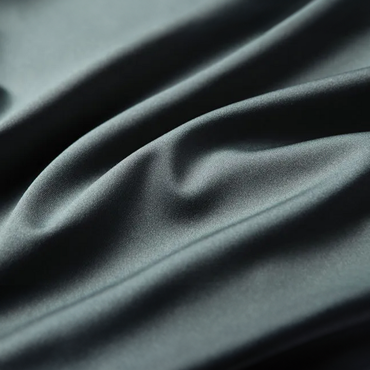 Elegant heren microzijden overhemd met moderne polokraag in verschillende kleuren, luxueus en ademend.