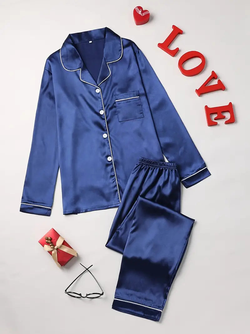 Elegante dames pyjamaset, luxe slaapkleding, vooraanzicht, tijdloos ontwerp, stijlvol, comfortabele pasvorm
