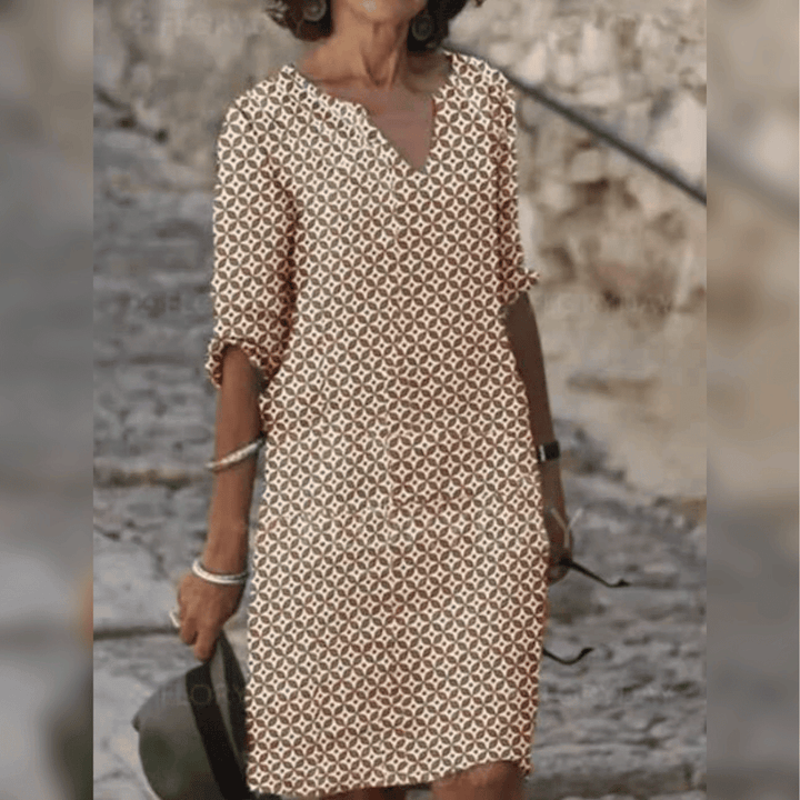 Elegante handgemaakte katoenen zomerjurk voor dames, ademend, met een flatterend silhouet, perfect voor warme dagen.