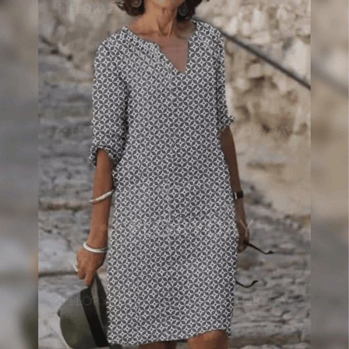 Elegante handgemaakte katoenen zomerjurk voor dames, ademend, met een flatterend silhouet, perfect voor warme dagen.