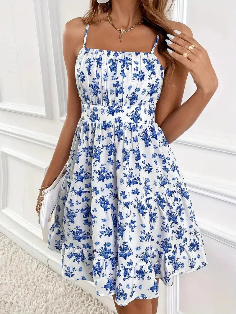 Elegante linnen zomerjurk met bloemenprint en spaghettibandjes, ideaal voor dames op zonnige dagen.