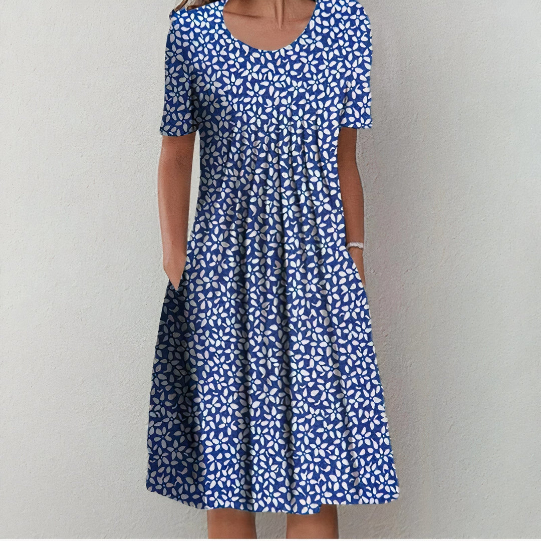 Elegant wit katoenen zomerjurk voor dames, knielengte en soepel vallend, ideaal voor elegante zomerse gelegenheden.