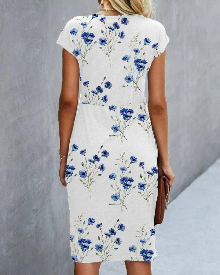 Detail van de elegante witte dames maxi-jurk, met de textuur van de stof en de nette afwerking.