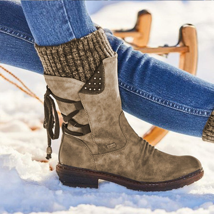 Duurzame EmilyBoots: leren damesschoenen die comfort en stijl combineren, essentieel voor je herfst/wintergarderobe.