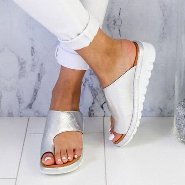 Ergonomische dames hallux valgus sandaal met verstelbare bandjes en speciale zool, ideaal voor voetcorrectie.