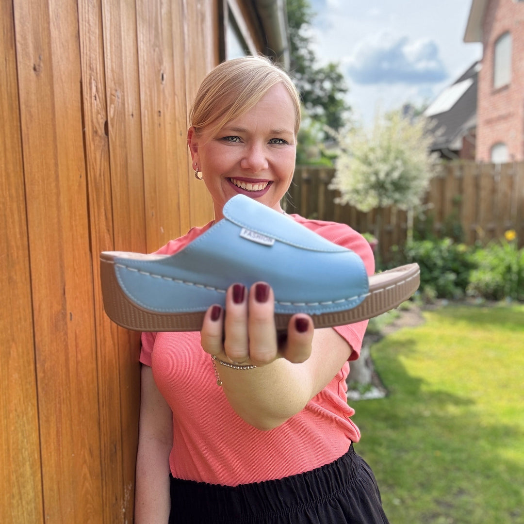 Ergonomische, antislip dames badslippers in het wit, ideaal voor comfort en stabiliteit.