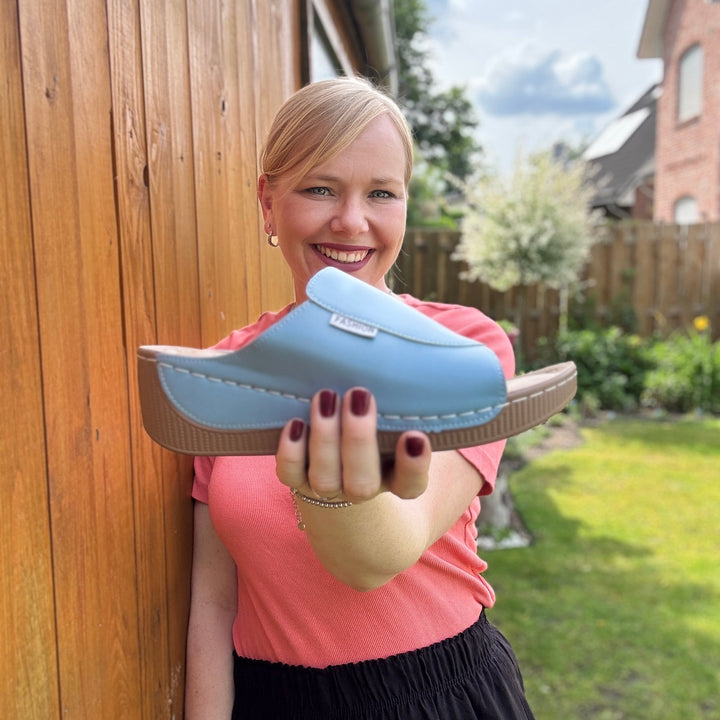 Ergonomische, antislip dames badslippers in het wit, ideaal voor comfort en stabiliteit.
