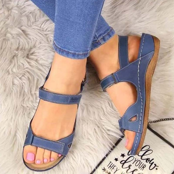 Rode ergonomische dames zomer sandalen, combineren stijl met comfort voor pijnvrije voeten.