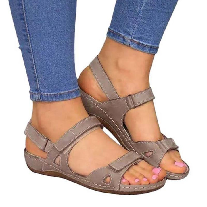 Diverse kleuren ergonomische dames sandalen. Comfortabel, stijlvol en perfect voor de zomer.