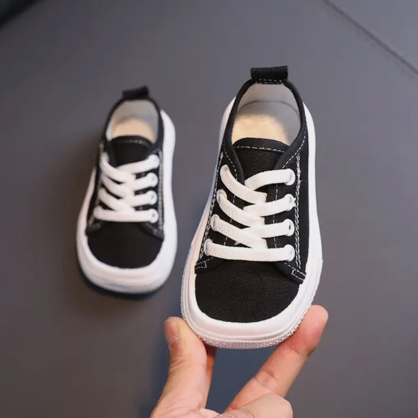Flexibele FlexiSteps barefoot kindersneakers met antislipzool, ideaal als speelschoenen voor kleuters.