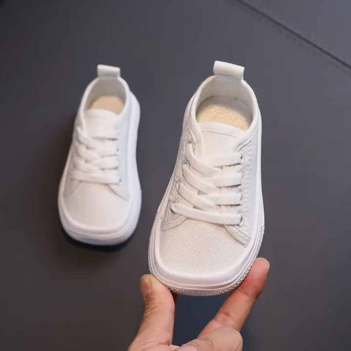 Comfortabele FlexiSteps barefoot kindersneakers voor jongens en meisjes, geschikt voor binnen- en buitenspel.
