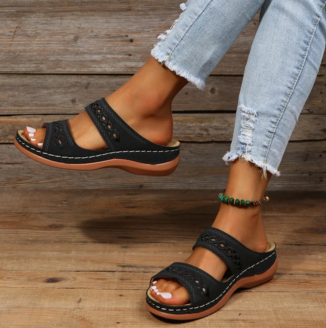 Comfortabele orthopedische sandalen voor vrouwen in bruin, met verstelbare bandjes en anatomische pasvorm.