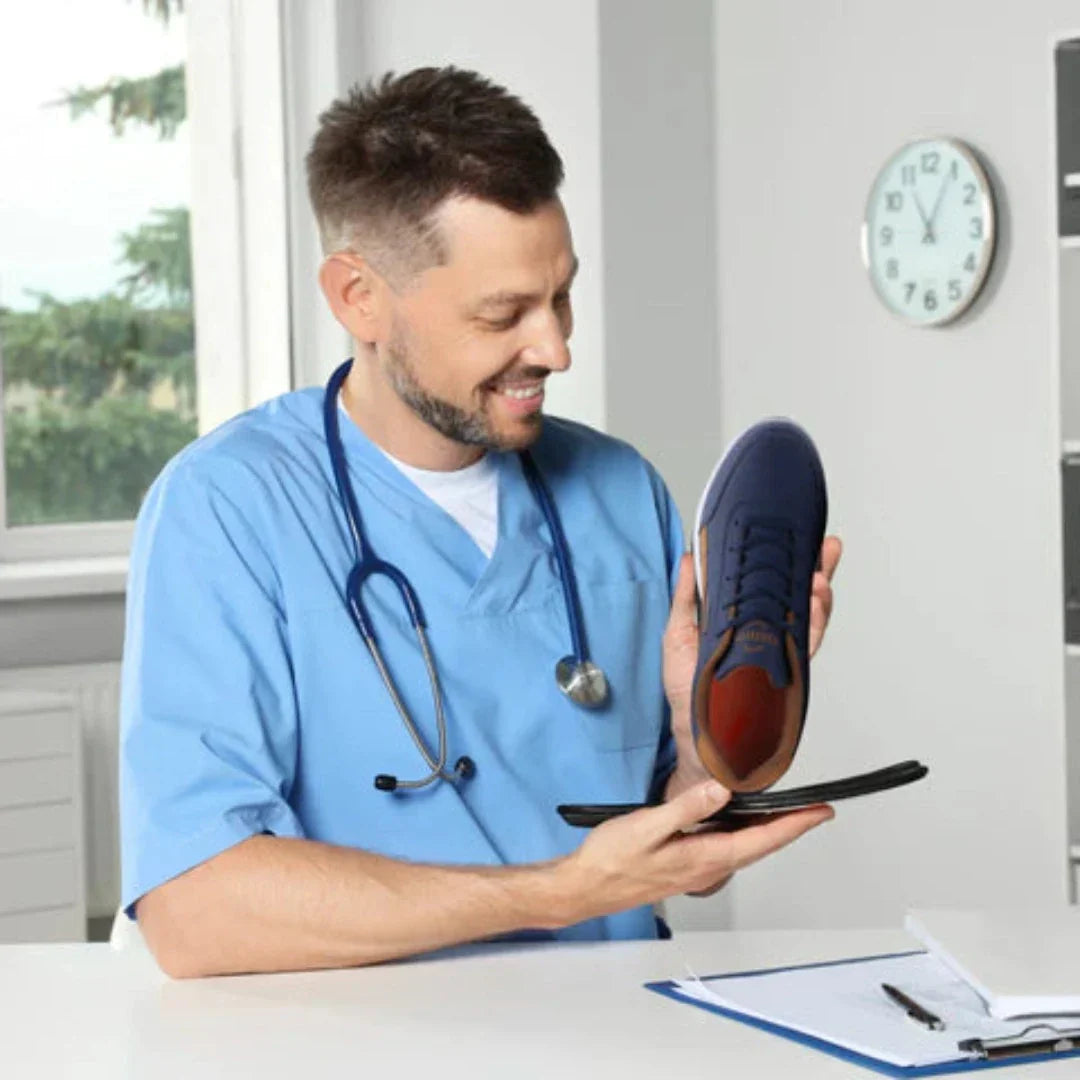 Paar blauwe OrthoX comfortschoenen van bovenaf gezien, met ademende stof.