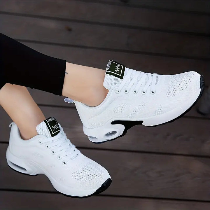 Ergonomischer Damen-Schuh AeroSole in Schwarz, lindert Schmerzen, bietet Komfort, atmungsaktiv und rutschfest.