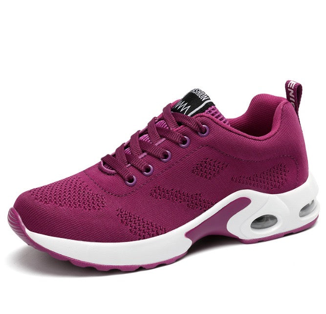 Ergonomischer Damen-Schuh AeroSole in Schwarz, lindert Schmerzen, bietet Komfort, atmungsaktiv und rutschfest.