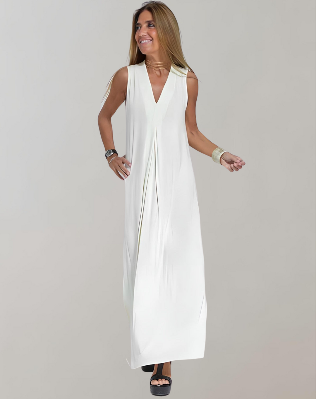 Dames bodycon jurk met V-hals in zwart-wit, accentueert het silhouet, ideaal voor zomeravonden en elegante gelegenheden