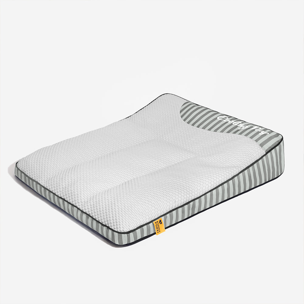 Extra groot koelend orthopedisch hondenbed van traagschuim, wasbaar voor maximaal comfort.