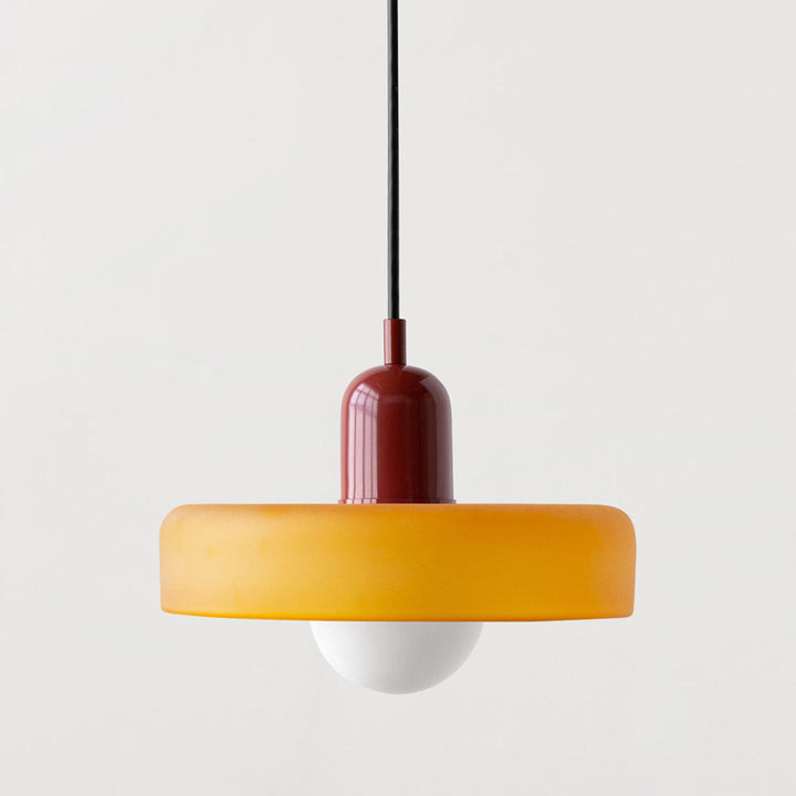 Kleurrijke glazen hanglamp in Bauhausstijl met groene, witte en gele kleuren, elegant design voor sfeervolle verlichting