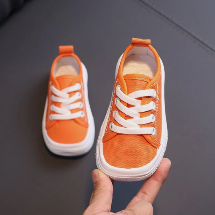 Kleurrijke kinder barefoot sneakers, flexibel en ergonomisch, met antislipzool voor natuurlijke bewegingsvrijheid.