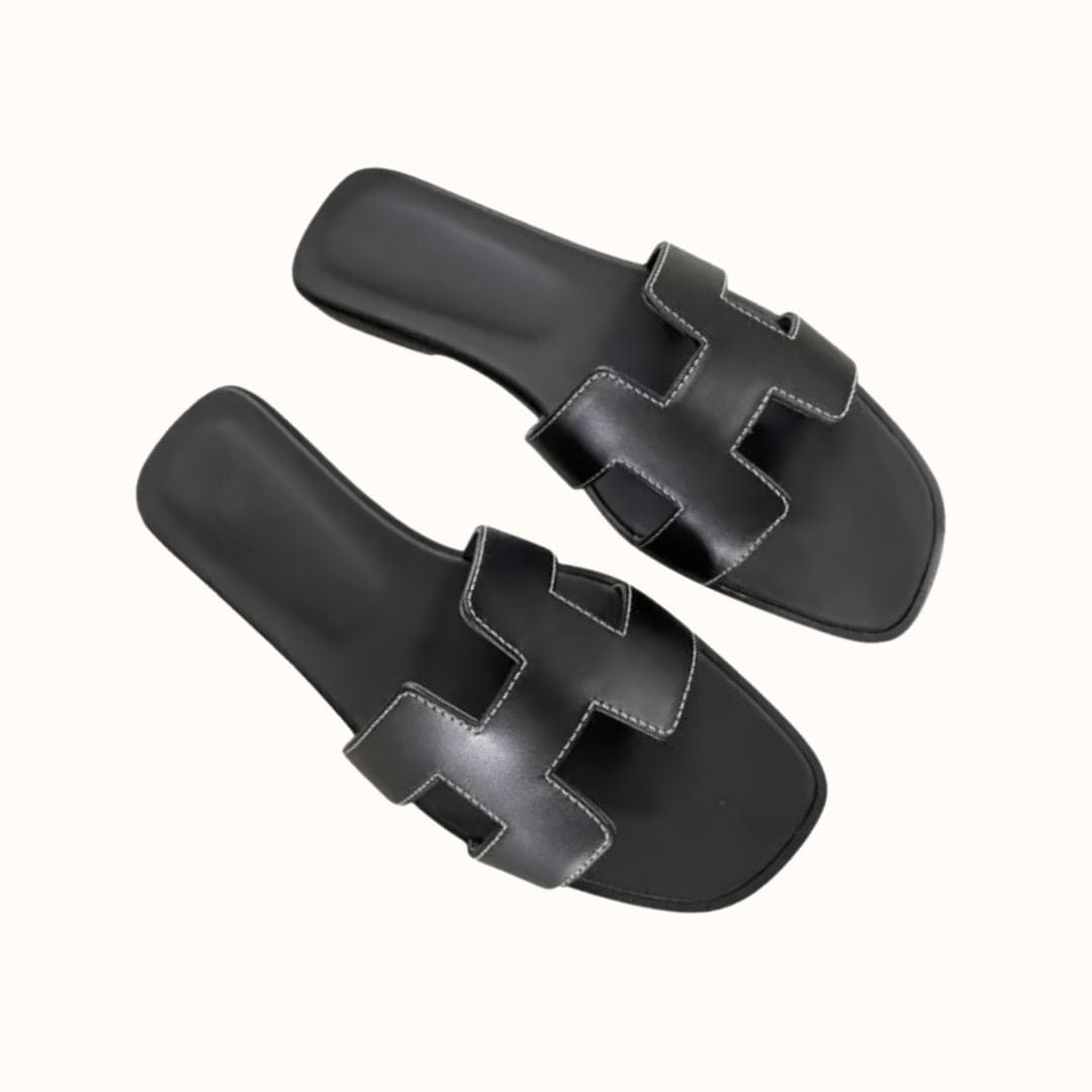 Comfortabele platte damessandalen van synthetisch leer, ideaal voor zomer en dagelijks gebruik.