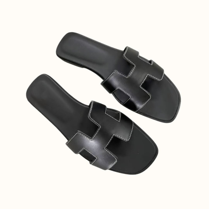 Comfortabele platte damessandalen van synthetisch leer, ideaal voor zomer en dagelijks gebruik.