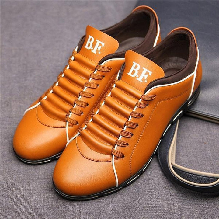 Heren platte wandelschoenen, elegant silhouet, bruin, comfortabel en veelzijdig voor dagelijks gebruik en wandelingen.