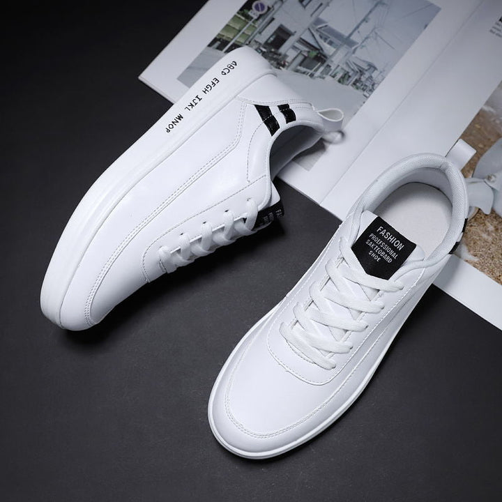 Heren witte rubberen platte schoenen, elegant design, duurzaam, met gedempte inlegzolen voor comfort.