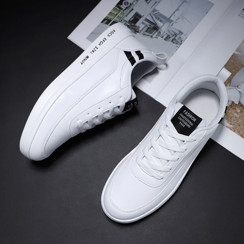 Heren witte rubberen platte schoenen, elegant design, duurzaam, met gedempte inlegzolen voor comfort.